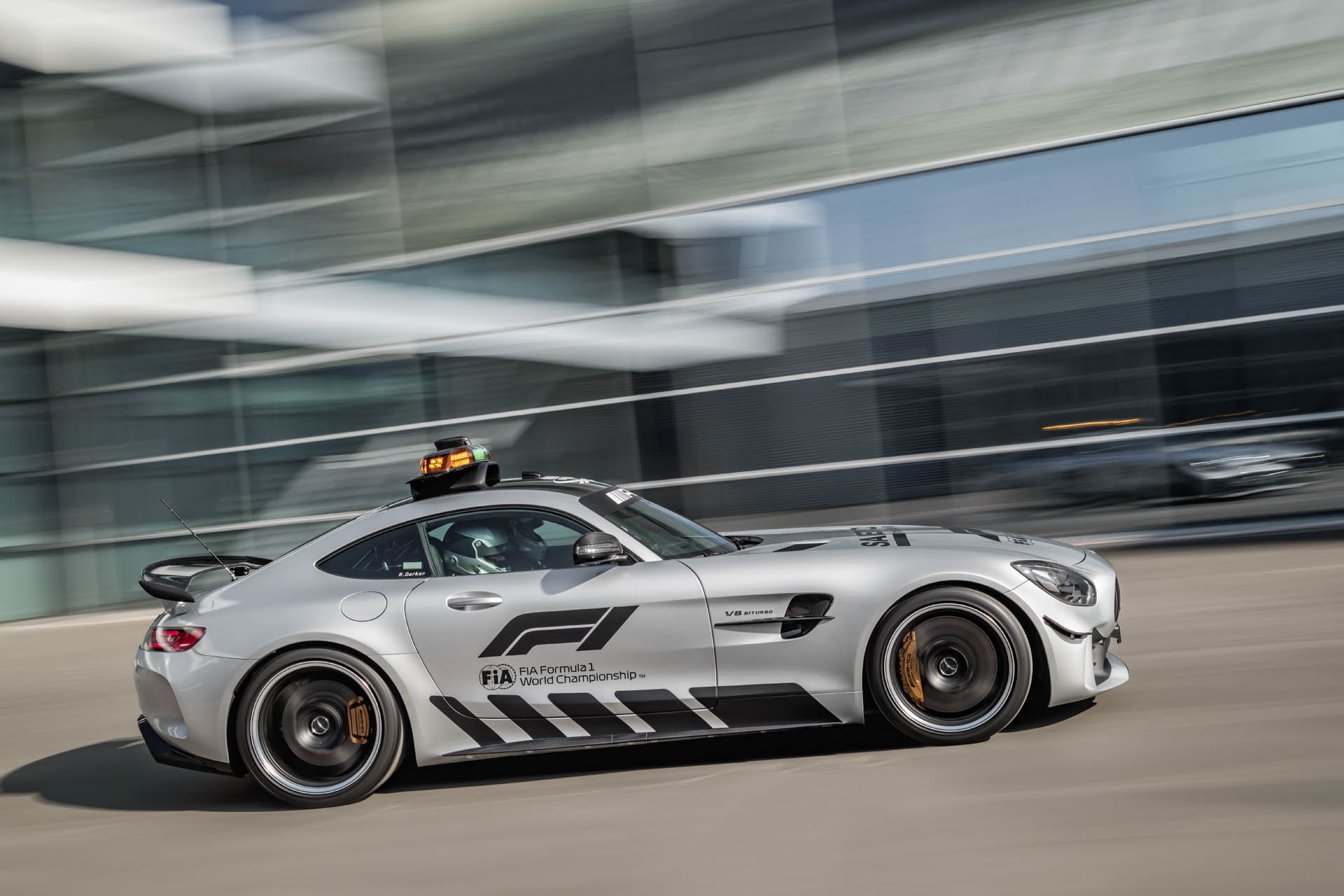 Mercedes-AMG představil nový Safety Car a záchranářský vůz pro závody Formule 1