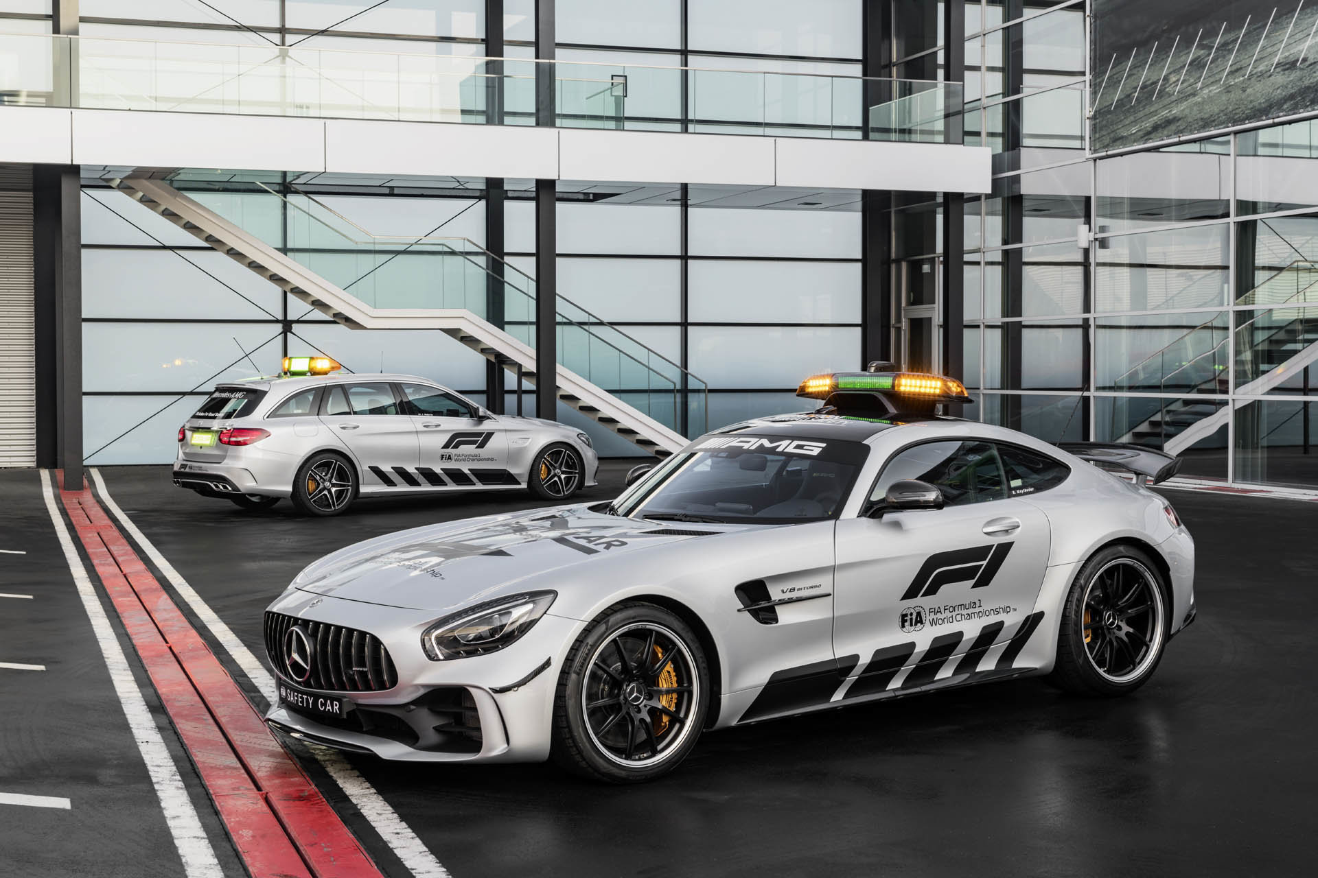 Mercedes-AMG představil nový Safety Car a záchranářský vůz pro závody Formule 1