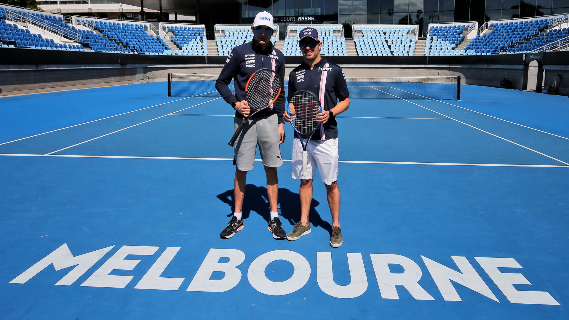 Esteban Ocon a Sergio Pérez si zahráli tenis v Melbourne v Austrálii