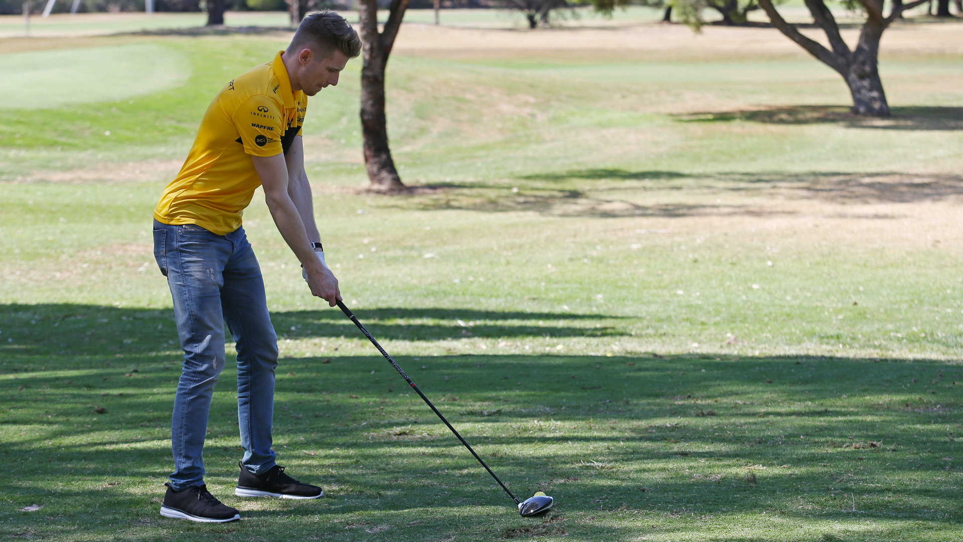 Nico Hülkenberg si zahrál golf v Melbourne v Austrálii