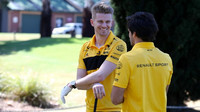 Nico Hülkenberg a Carlos Sainz při golfu v Melbourne v Austrálii