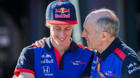 Brendon Hartley a Franz Tost v Melbourne v Austrálii