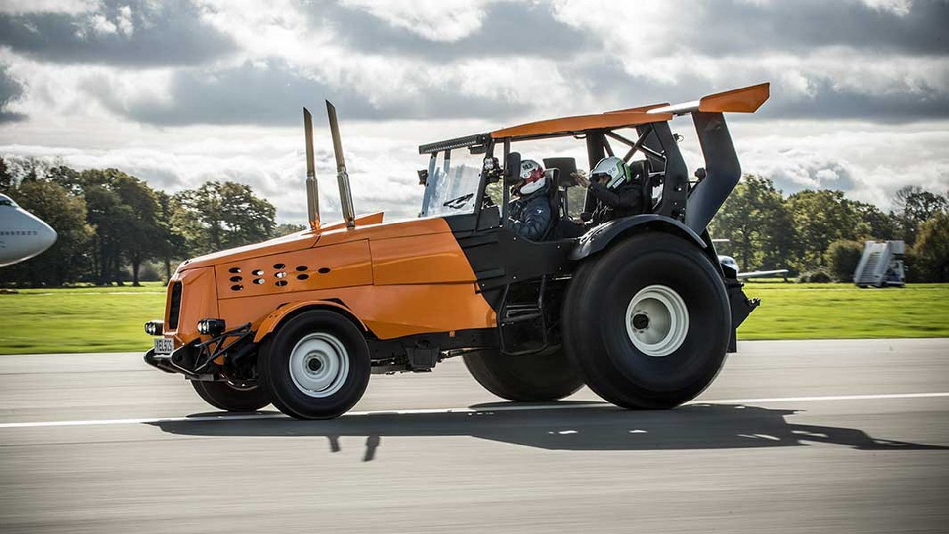 Stig stanovil nový rekord pro nejrychlejší traktor světa