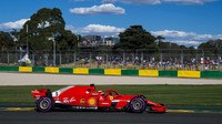 Sebastian Vettel při pátečním tréninku v Melbourne v Austrálii