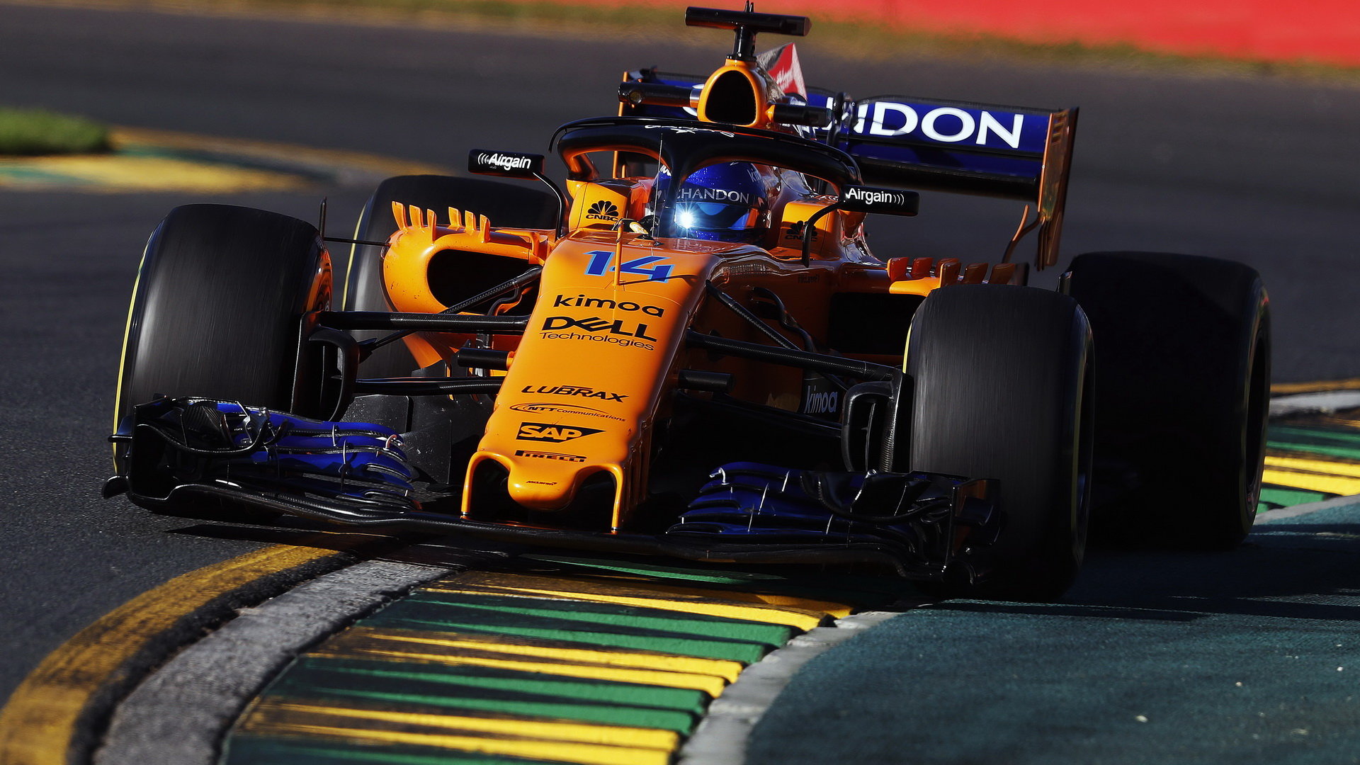 Fernando Alonso při pátečním tréninku v Melbourne v Austrálii