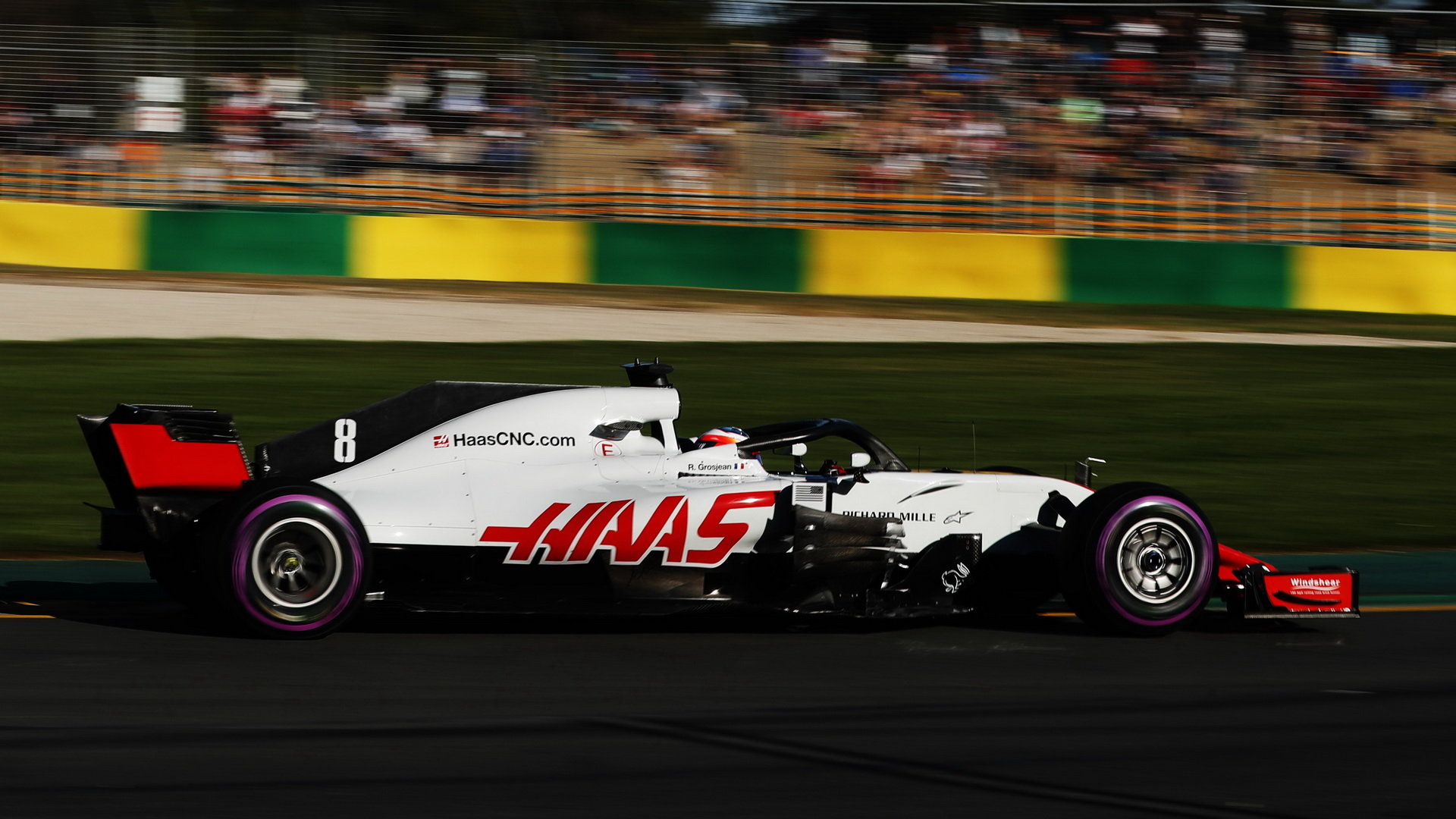 Romain Grosjean s Haasem VF-18 během pátečního tréninku v Melbourne