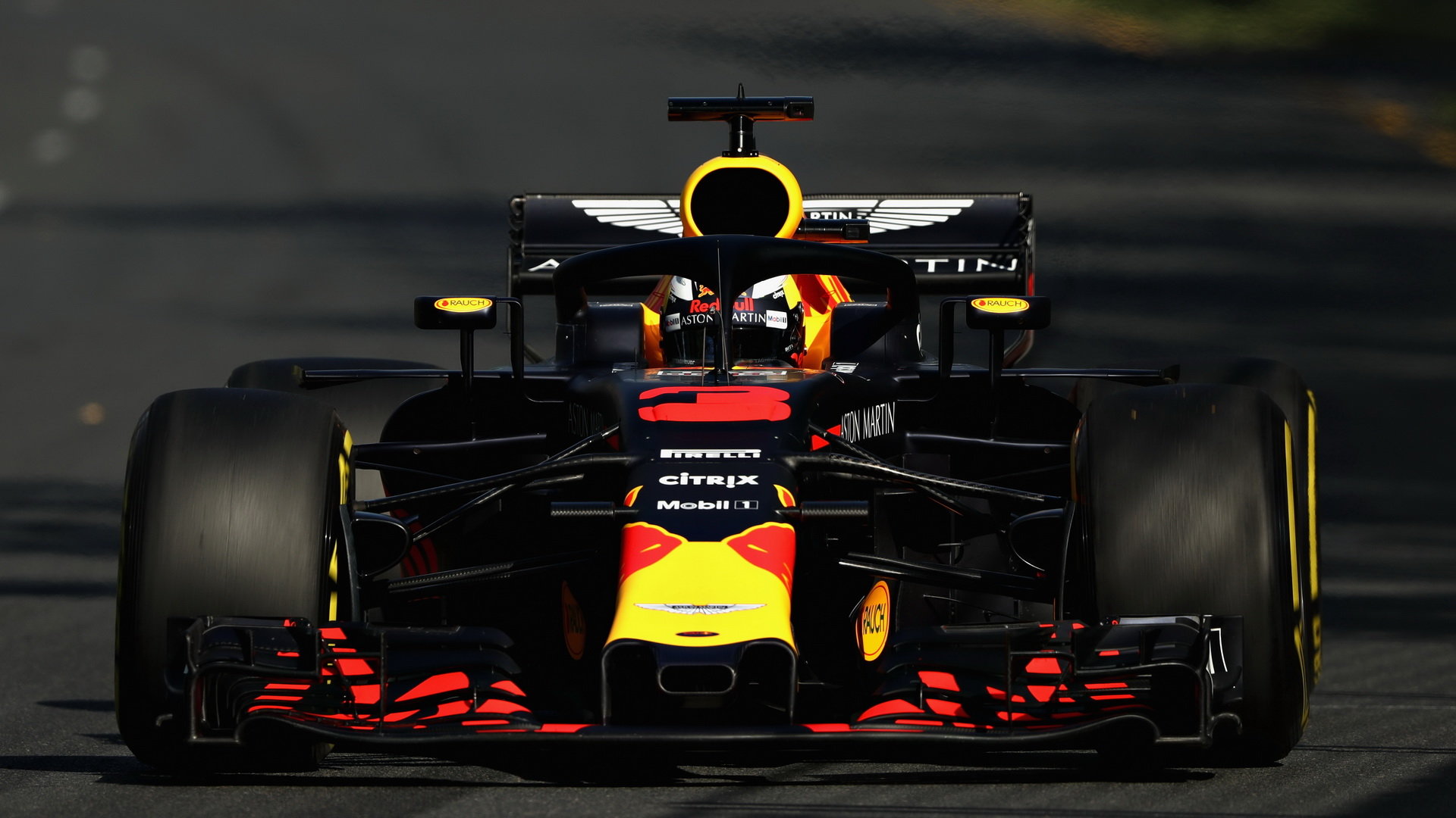 Daniel Ricciardo do Maxe Verstappena zezadu najel, ale kdo za to opravdu může?