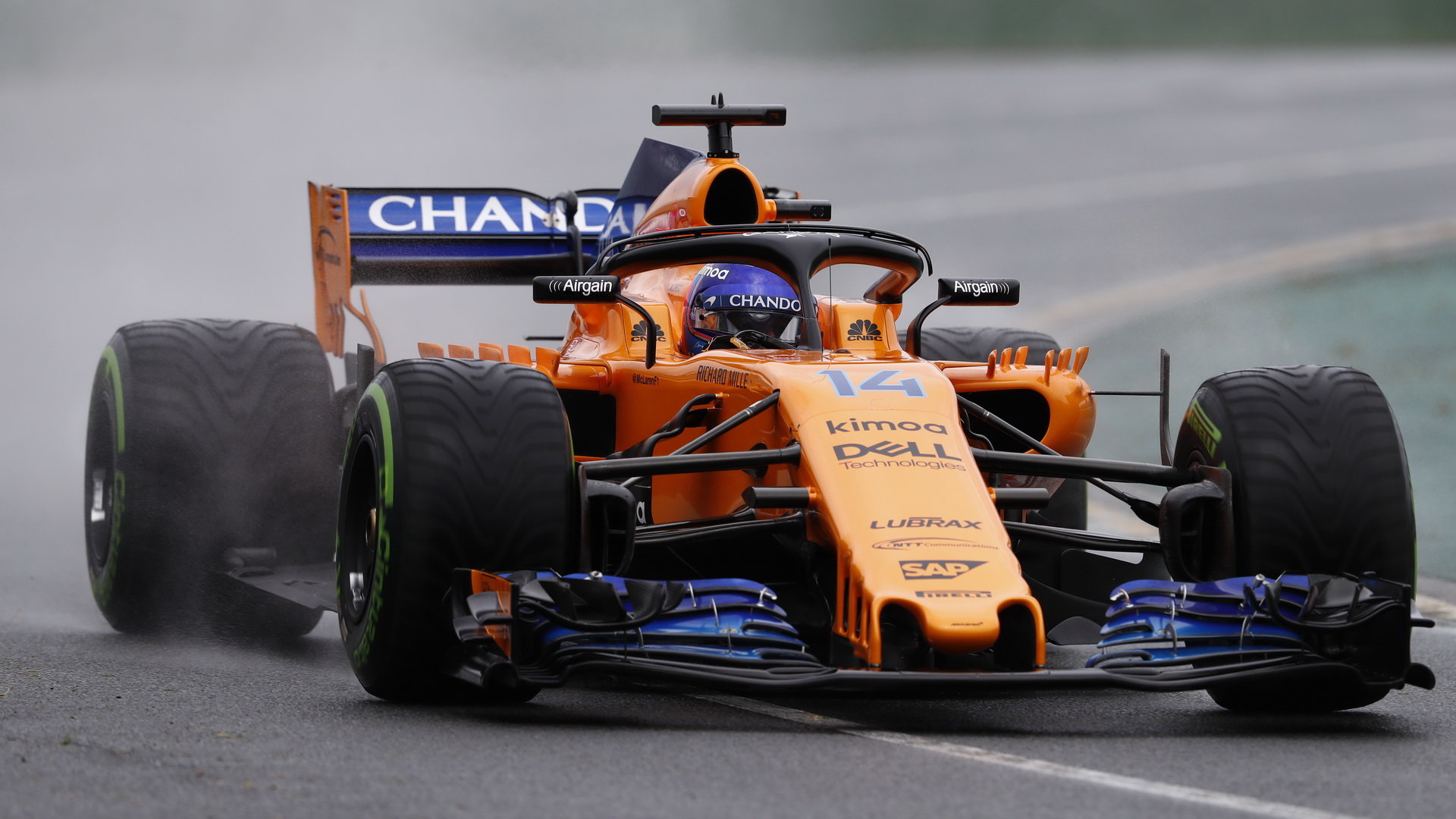 Fernando Alonso na přechodných pneumatikách