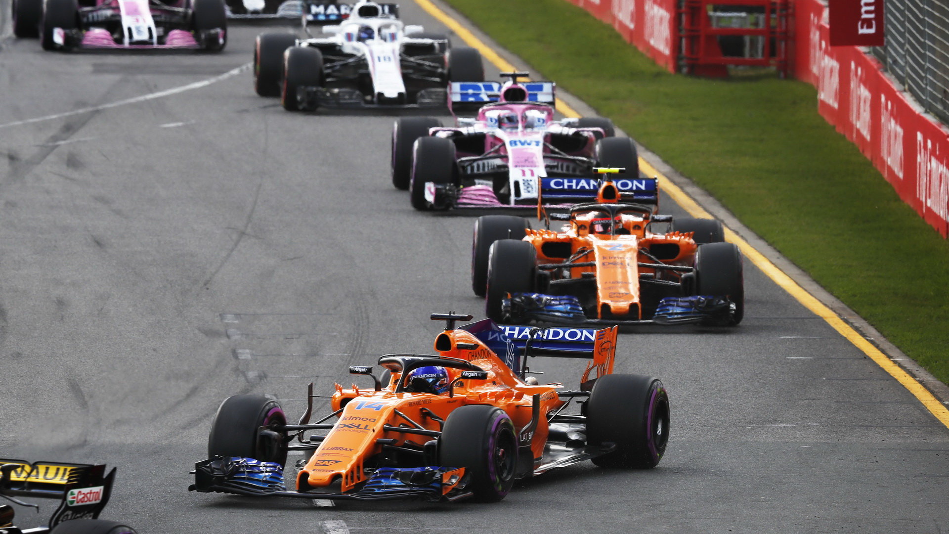 Fernando Alonso a Stoffel Vandoorne v závodě v Melbourne v Austrálii