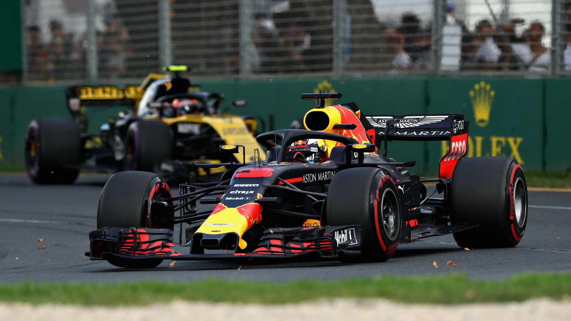 Daniel Ricciardo v závodě v Melbourne v Austrálii