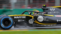 Carlos Sainz v kvalifikaci v Melbourne v Austrálii