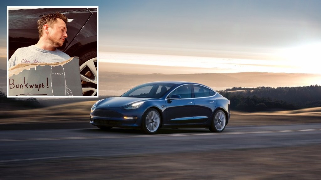 Elon Musk na apríla oznámil, že Tesla definitivně zbankrotovala. Pak se opil "Teslaquillou" a vytuhl opřený o Model 3.