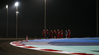 Sebastian Vettel se seznamuje s tratí v Bahrajnu