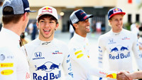 Max Verstappen, Pierre Gasly, Daniel Ricciardo a Brendon Hartley v Bahrajnu