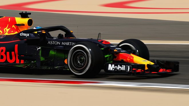 Daniel Ricciardo s Red Bullem RB14 v Bahrajnu