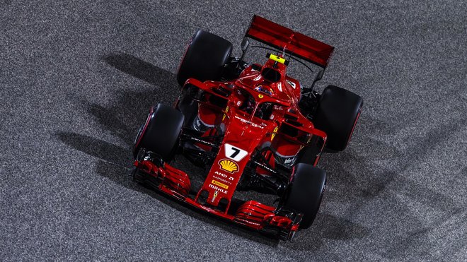 KImi Räikkönen je Lewisovi Hamiltonovi těsně v patách