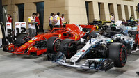 Formule Ferrari a Mercedesu po kvalifikaci v Bahrajnu