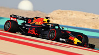 Daniel Ricciardo s Red Bullem RB14 v Bahrajnu