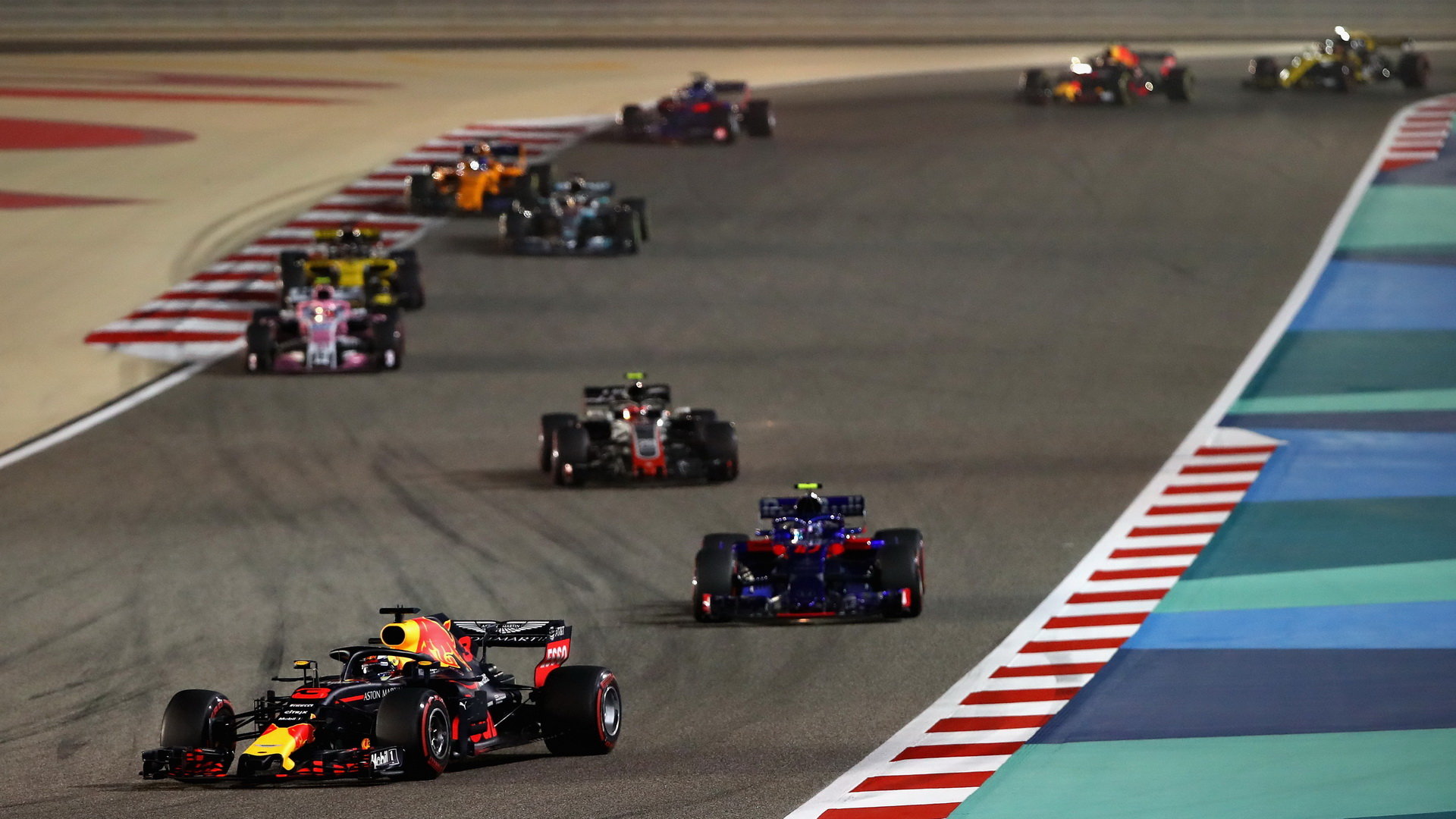 Daniel Ricciardo v zaváděcím kole závodu v Bahrajnu
