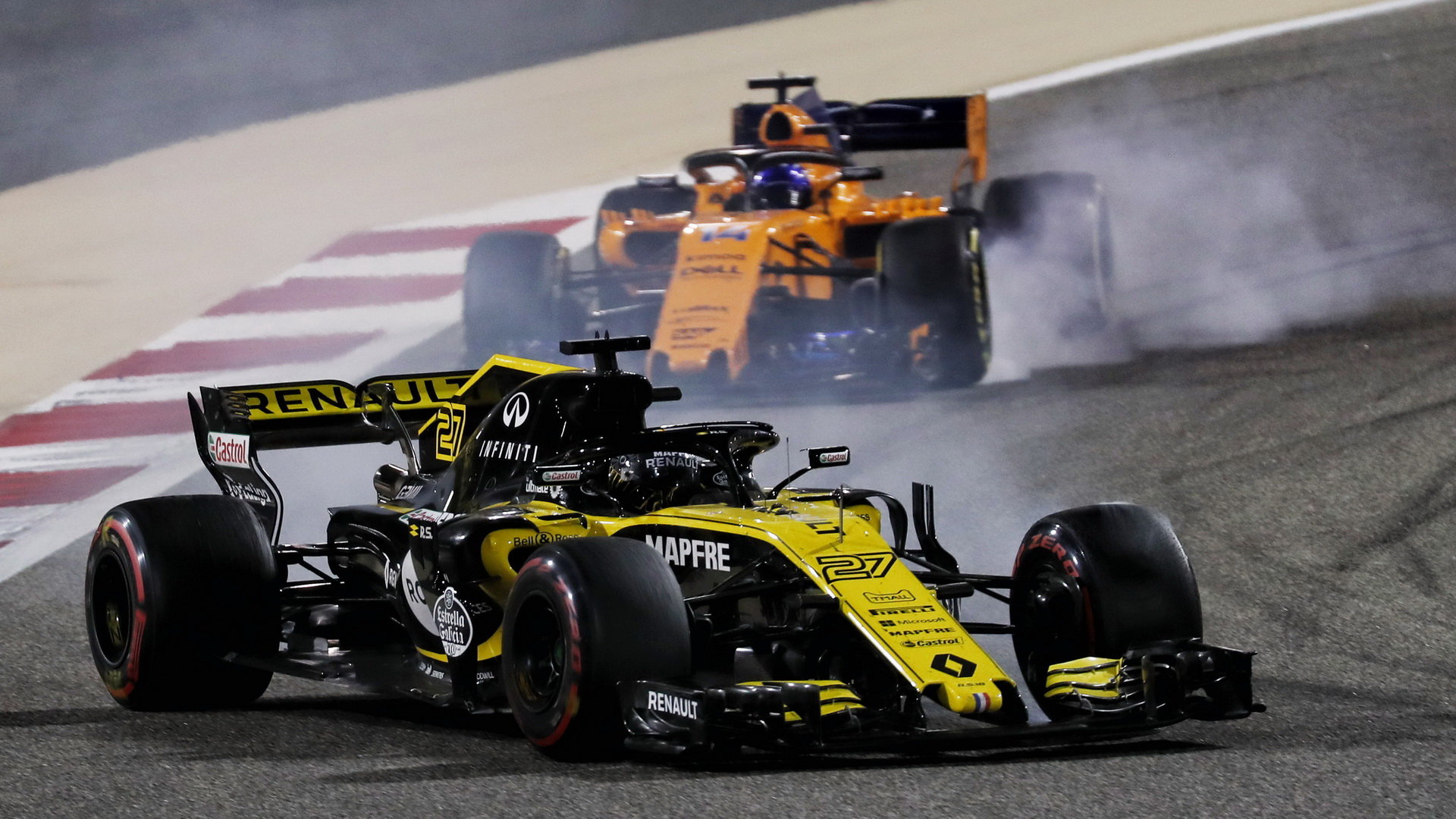 Nico Hülkenberg a Fernando Alonso v závodě v Bahrajnu