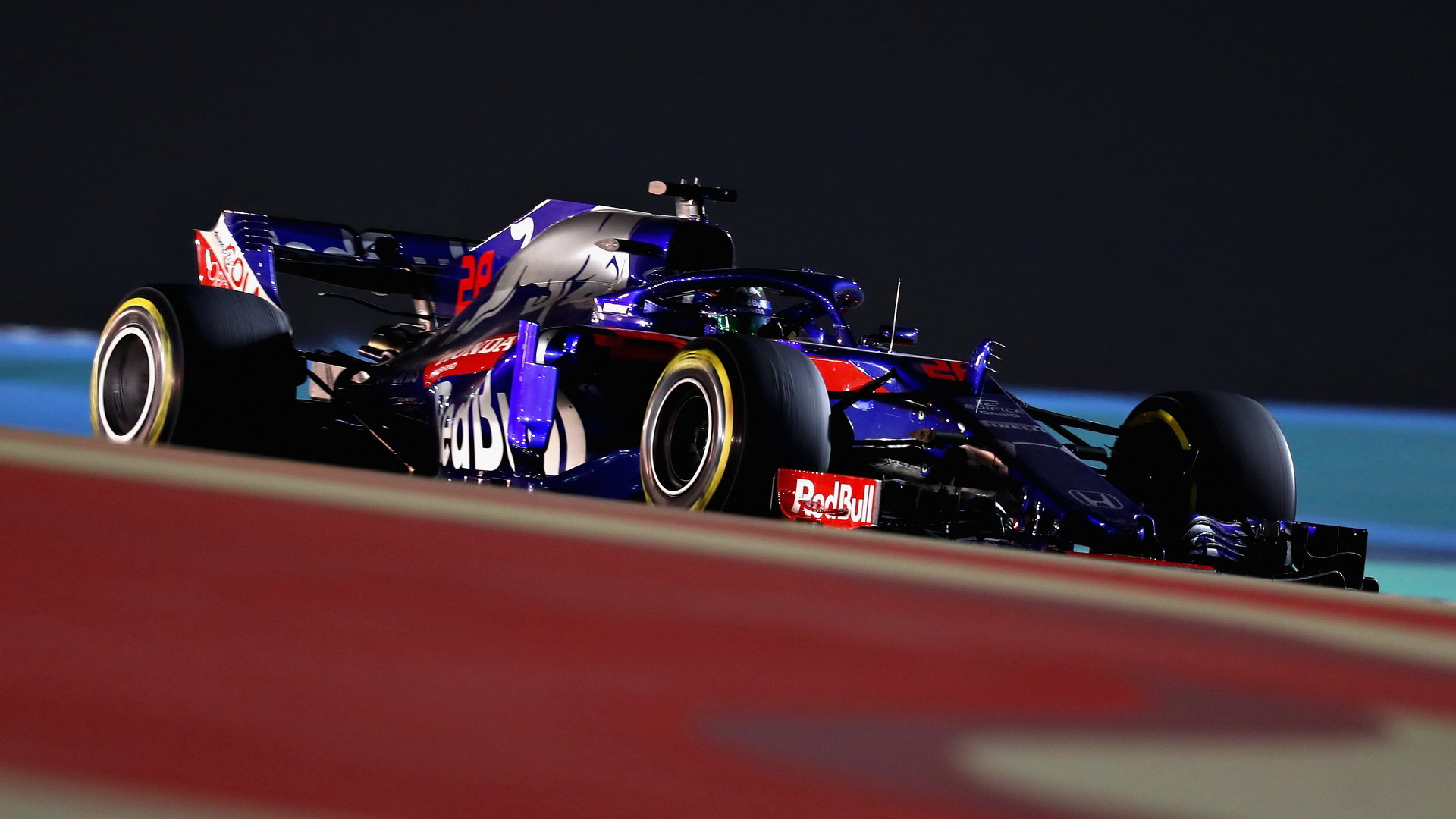 Brendon Hartley v závodě v Bahrajnu