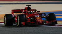 Sebastian Vettel v závodě v Bahrajnu