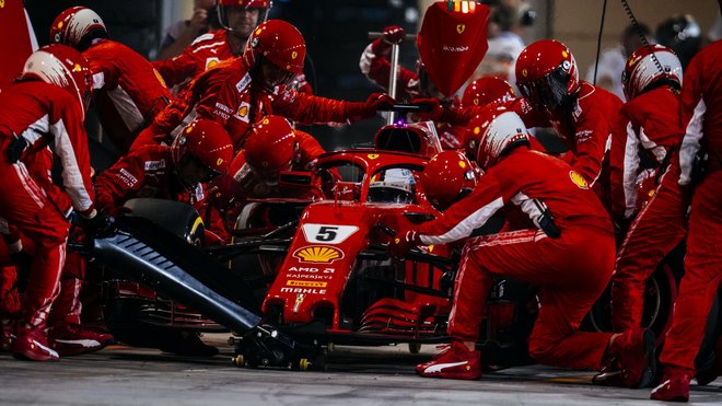 Sebastian Vettel možnost zajet do boxů pro čerstvé pneumatiky nedostal