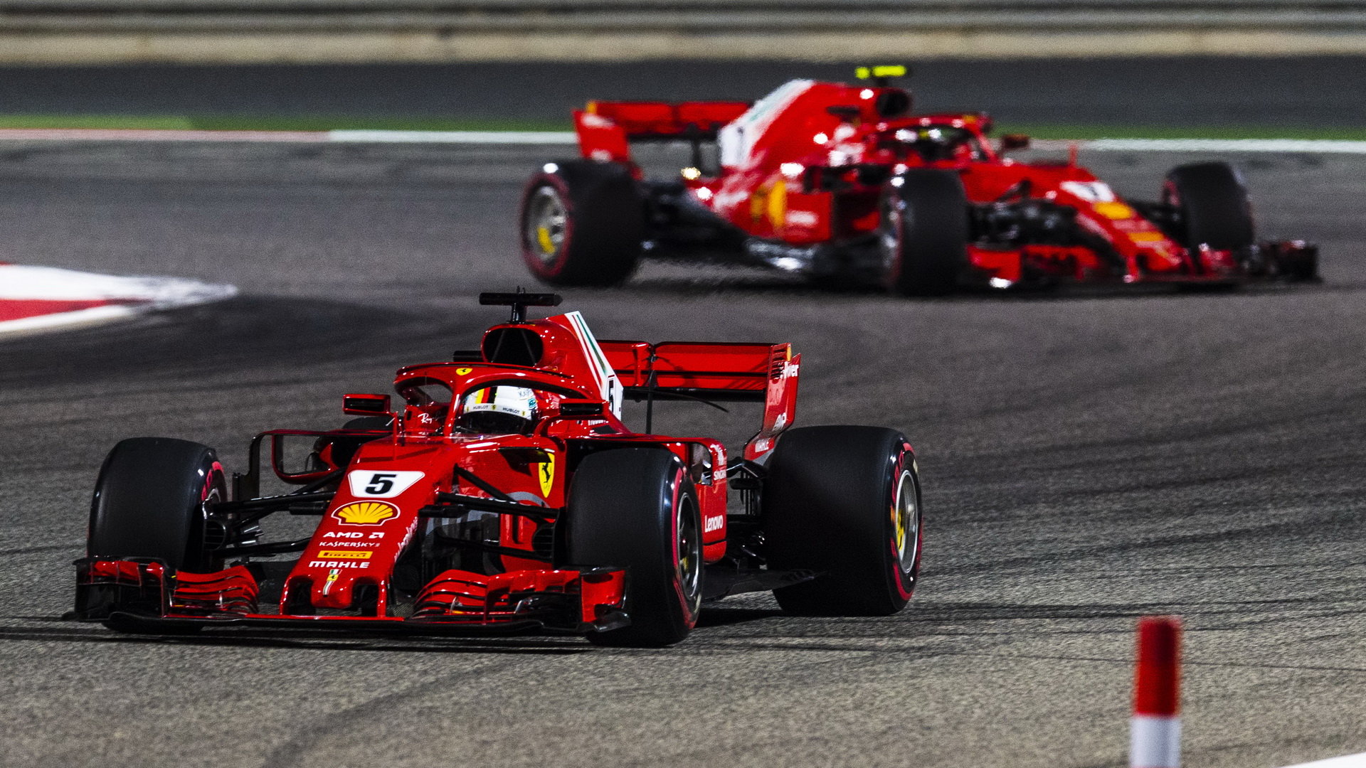Sebastian Vettel a Kimi v závodě v Bahrajnu
