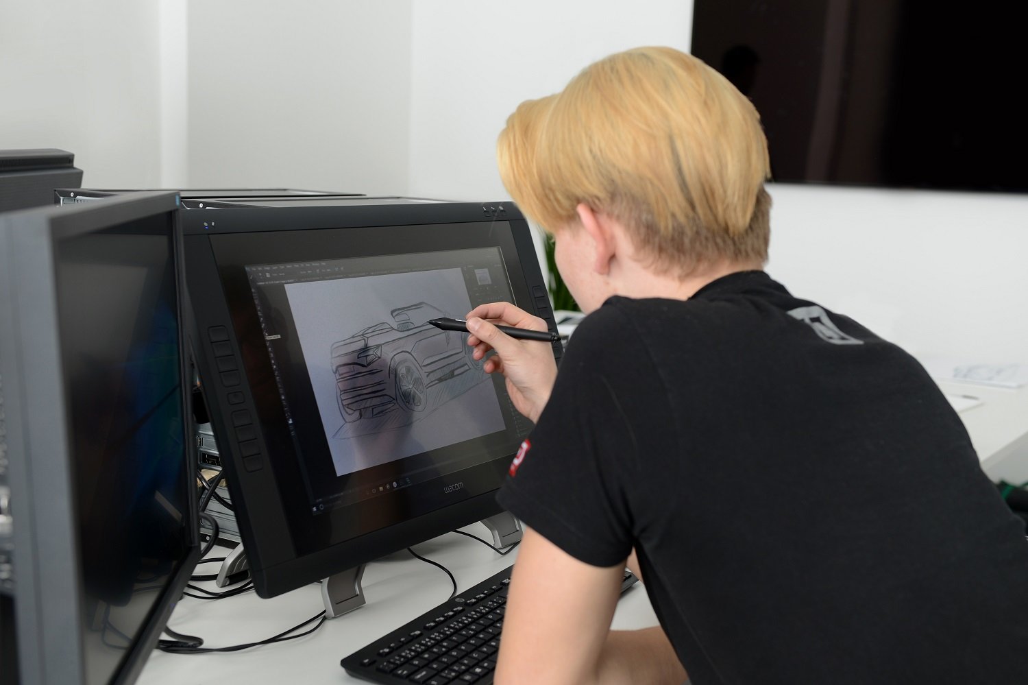 Žáci podnikového učiliště staví studii kabrioletu Škoda Karoq