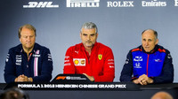 Robert Fernley, Maurizio Arivabene a Franz Tost na čtvrteční tiskovce v Číněr