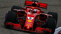 Sebastian Vettel v tréninku v Číně
