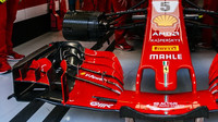 Přední křídlo vozu Ferrari SF71H v tréninku v Číně