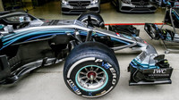 Přední část vozu Mercedes F1 W09 EQ Power+ v tréninku v Číně