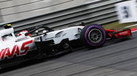 Kevin Magnussen v tréninku v Číně