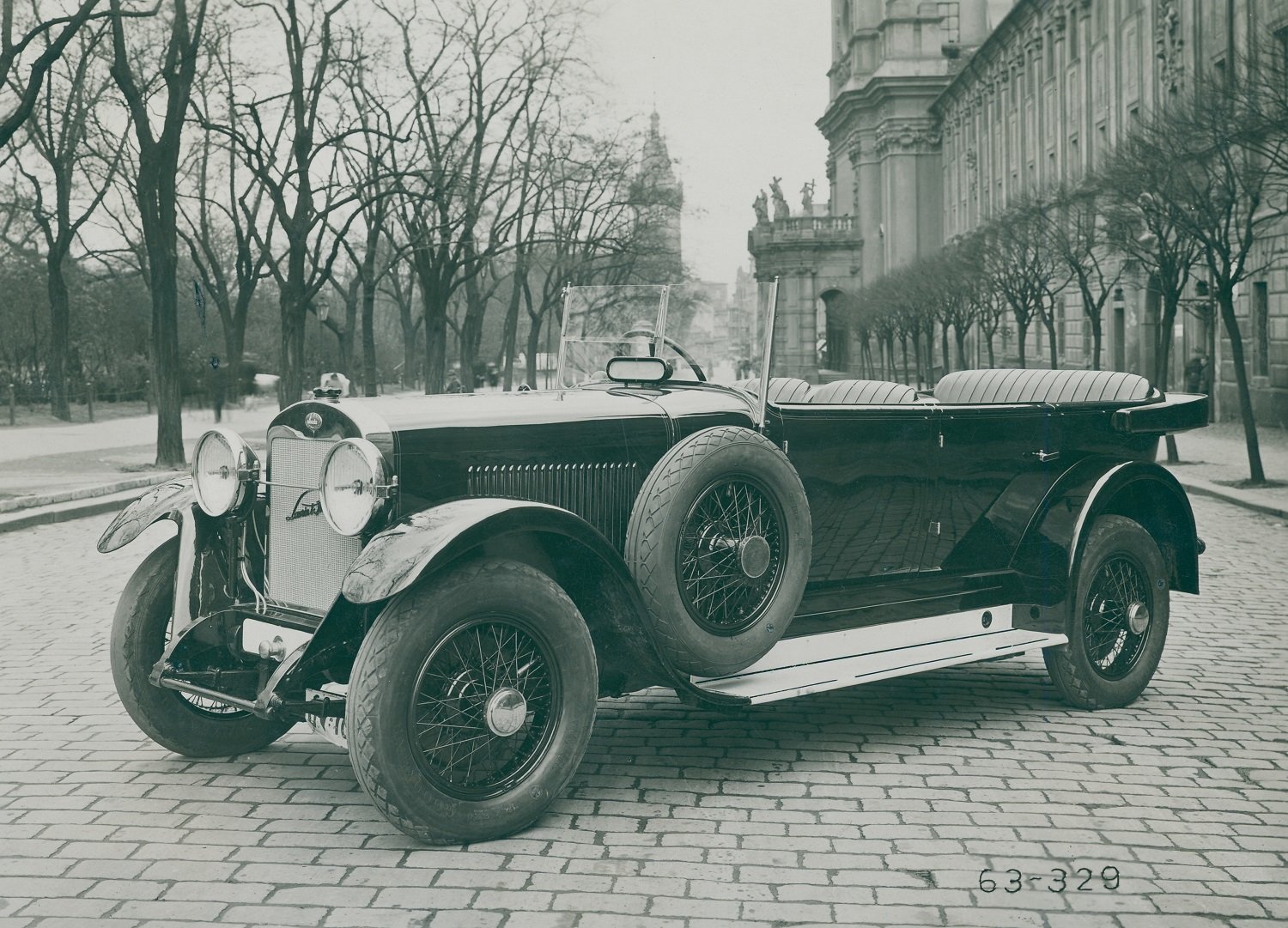 Mladoboleslavské šestiválce s šoupátkovým rozvodem Knight patřily k nejtišším vozům poloviny 20. let. Na snímku typ 350.