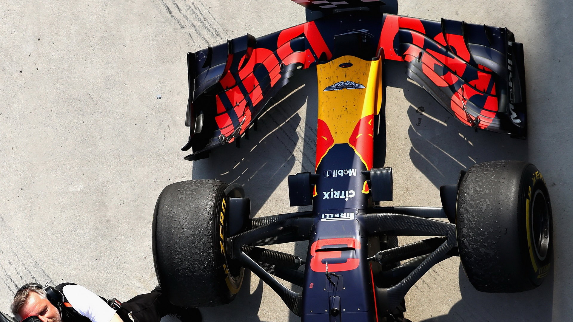 Přední křídlo vozu Red Bull RB14 - Renault po závodě v Číně