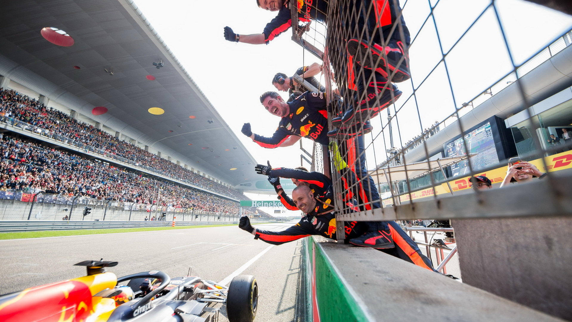 Daniel Ricciardo v cíli závodu v Číně