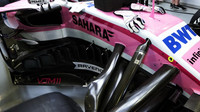 Detail vozu Force India VJM11 - Mercedes v tréninku v Bahrajnu