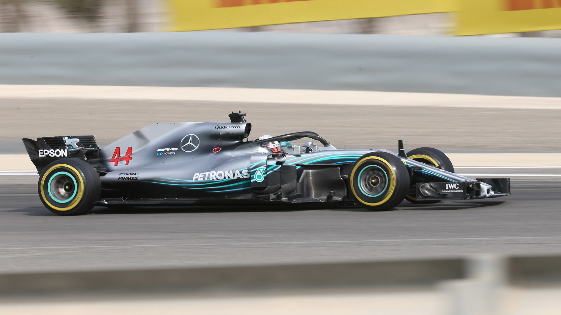 Lewis Hamilton v tréninku v Bahrajnu