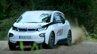 Legendární finský rally závodník Rauno Aaltonen naučil BMW i3 driftovat
