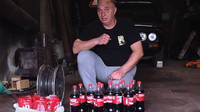 Experiment s lahvemi Coca Coly místo pneumatik dopadl neslavně