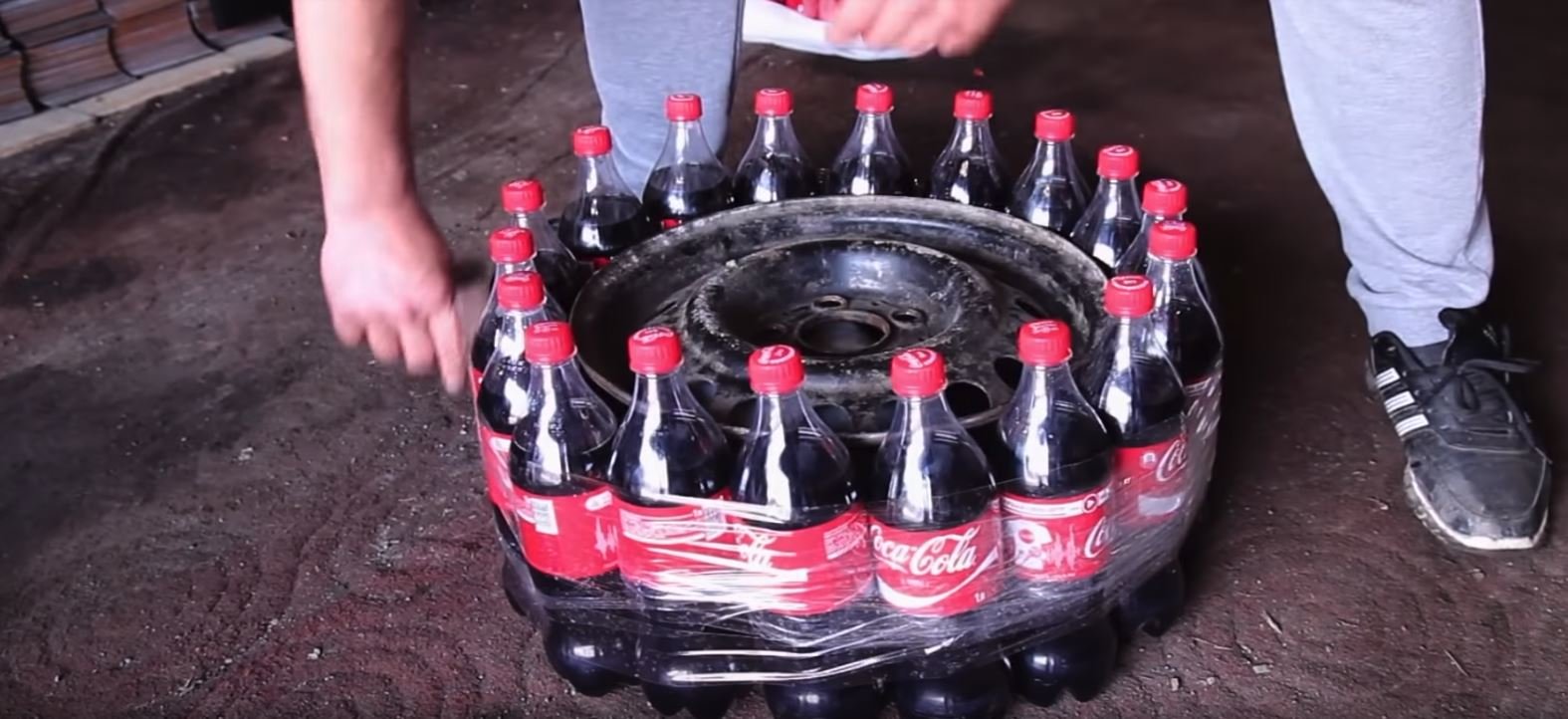 Experiment s lahvemi Coca Coly místo pneumatik dopadl neslavně