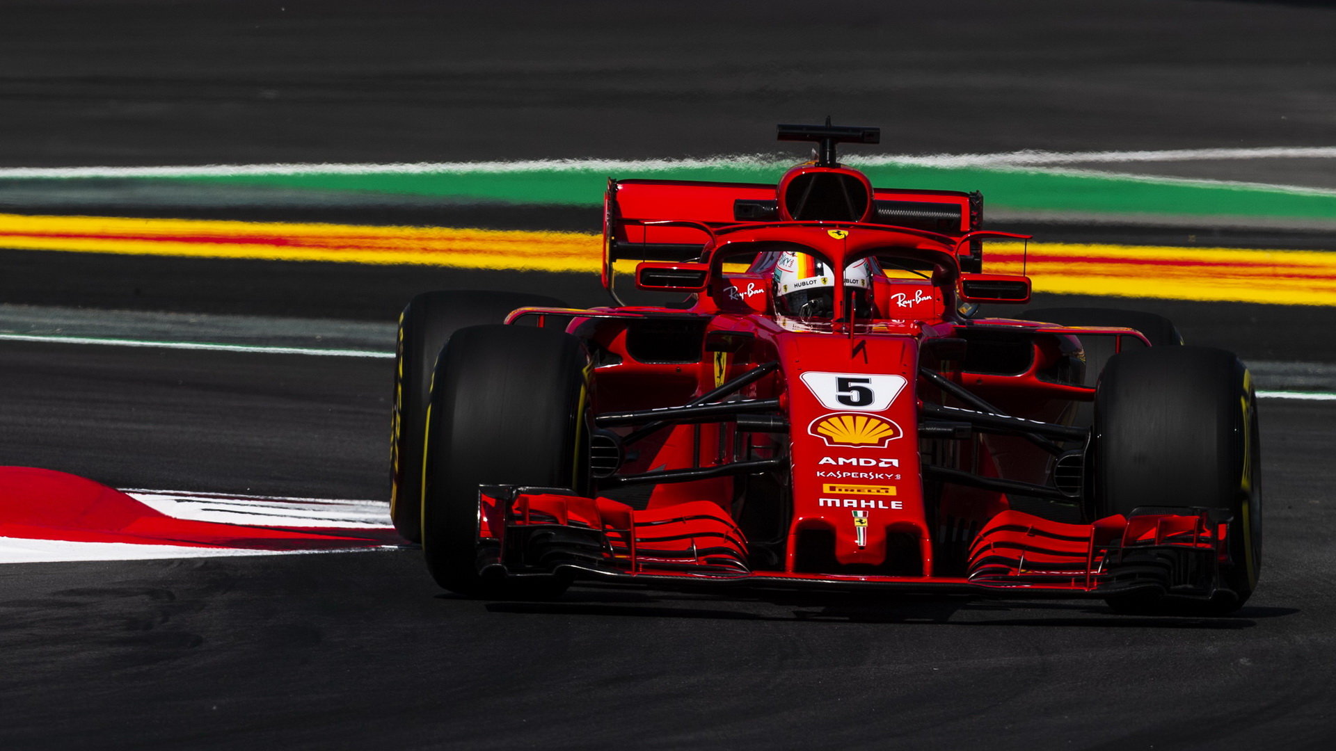 Sebastian Vettel v tréninku ve Španělsku