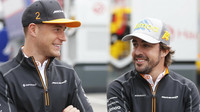 Stoffel Vandoorne a Fernando Alonso ve Španělsku