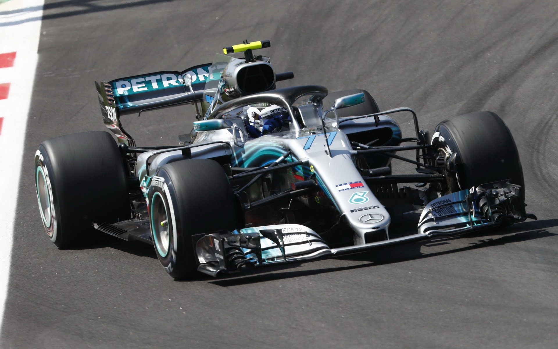 Valtteri Bottas je se svými letošními výkony spokojený, jeho týmový kolega Hamilton jej ale stále předčí
