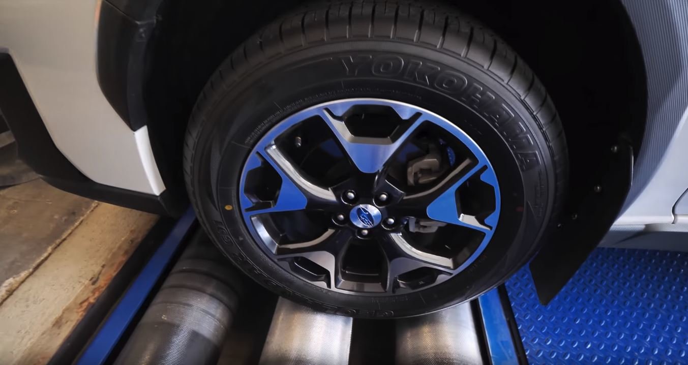 Instalací velkých a těžkých pneumatik přišlo Subaru o pěkných pár koní