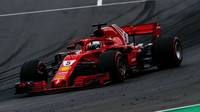 Sebastian Vettel v kvalifikaci ve Španělsku