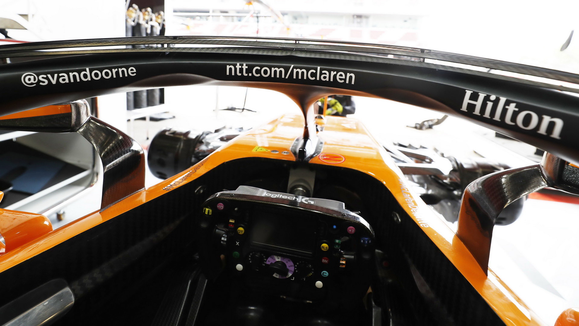 Pohled z kokpitu vozu McLaren ve Španělsku