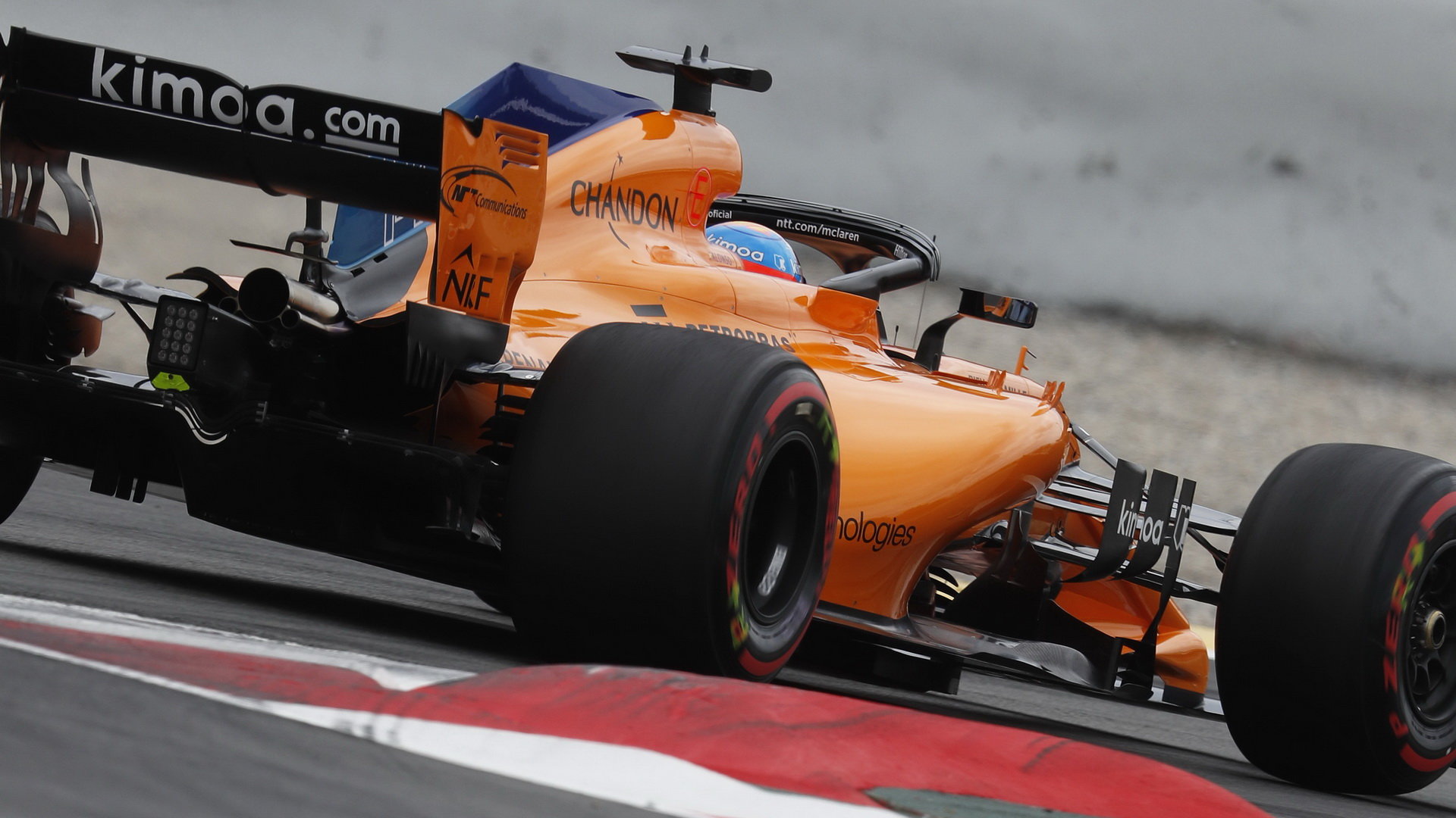 Fernando Alonso v závodě ve Španělsku