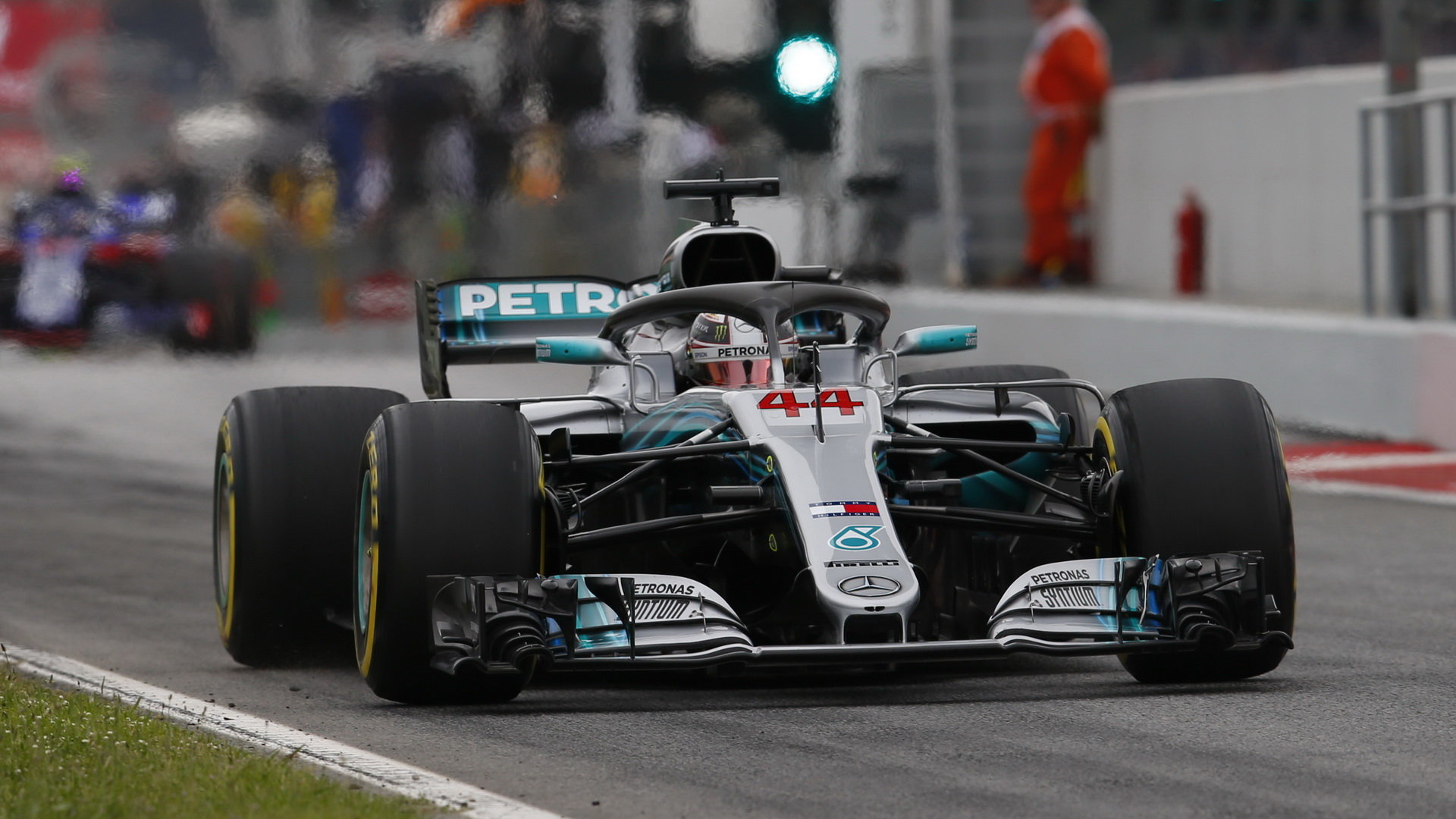 Lewis Hamilton v kvalifikaci ve Španělsku